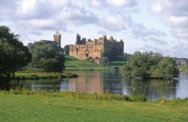 Linlithgow Loch & Palace